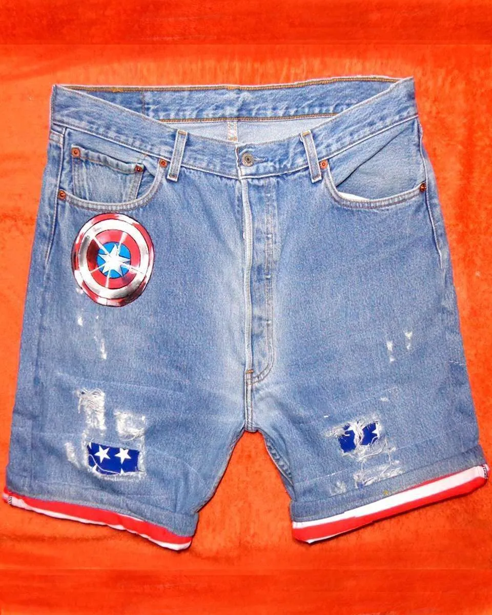 Bermuda Levi’s Vintage Captain America short jeans dipinto a mano