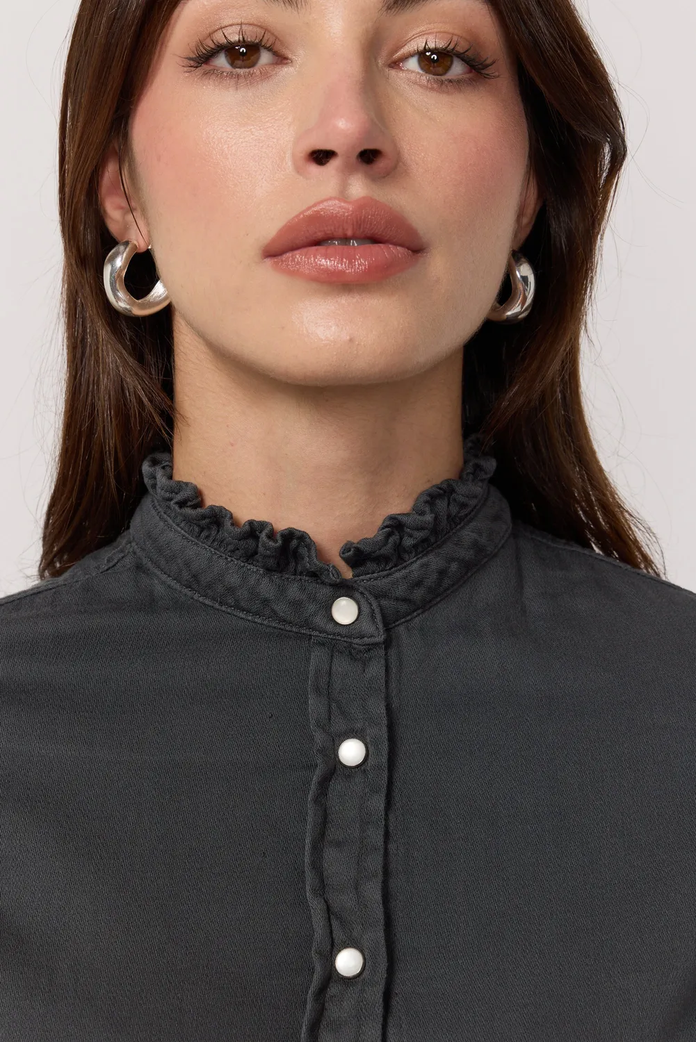 acquaverde Gaby camicia antracite collo volant
