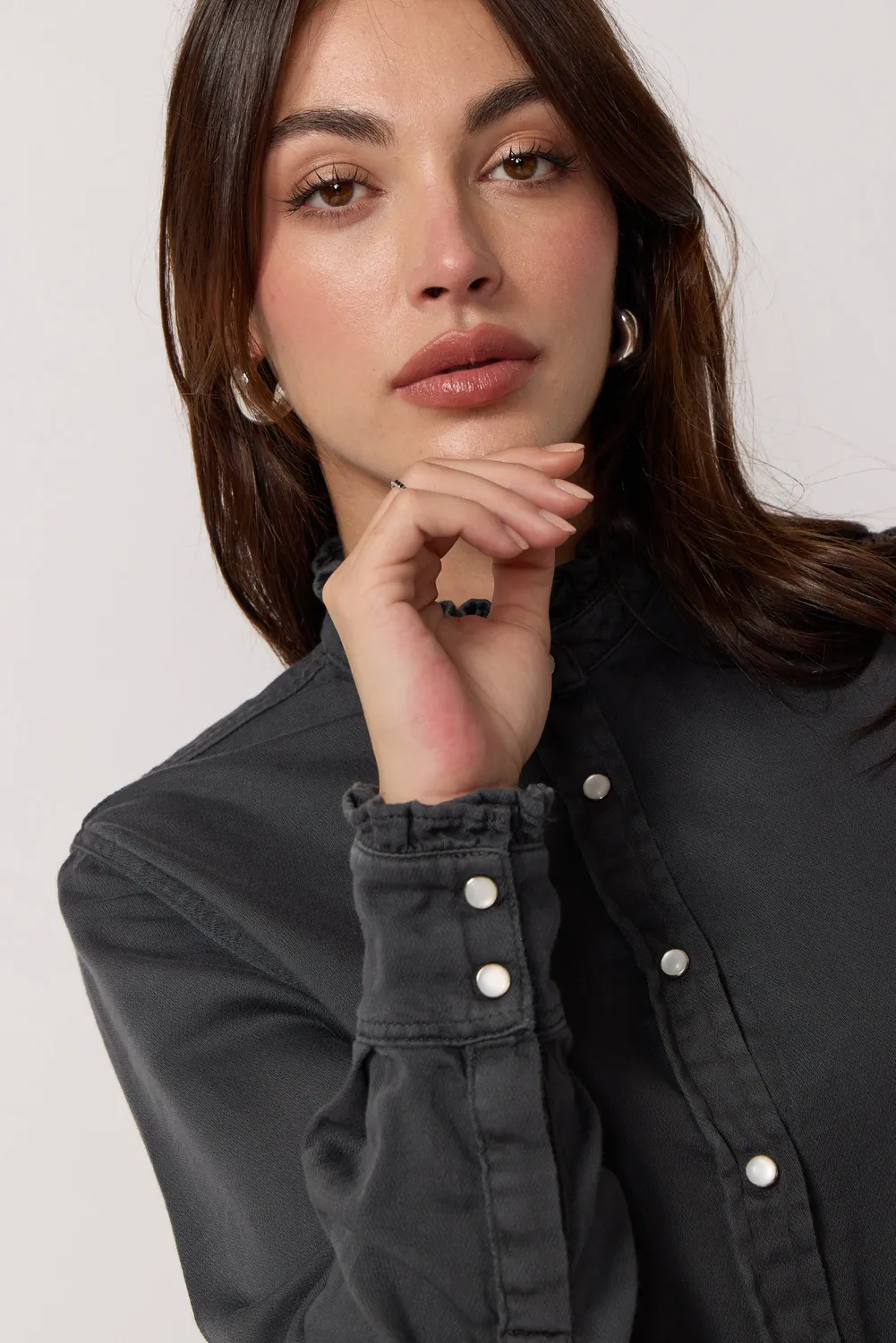 acquaverde Gaby camicia antracite collo volant