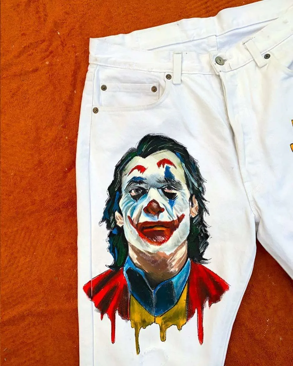 Never Say Never Joker Phoenix jeans bianchi dipinti a mano