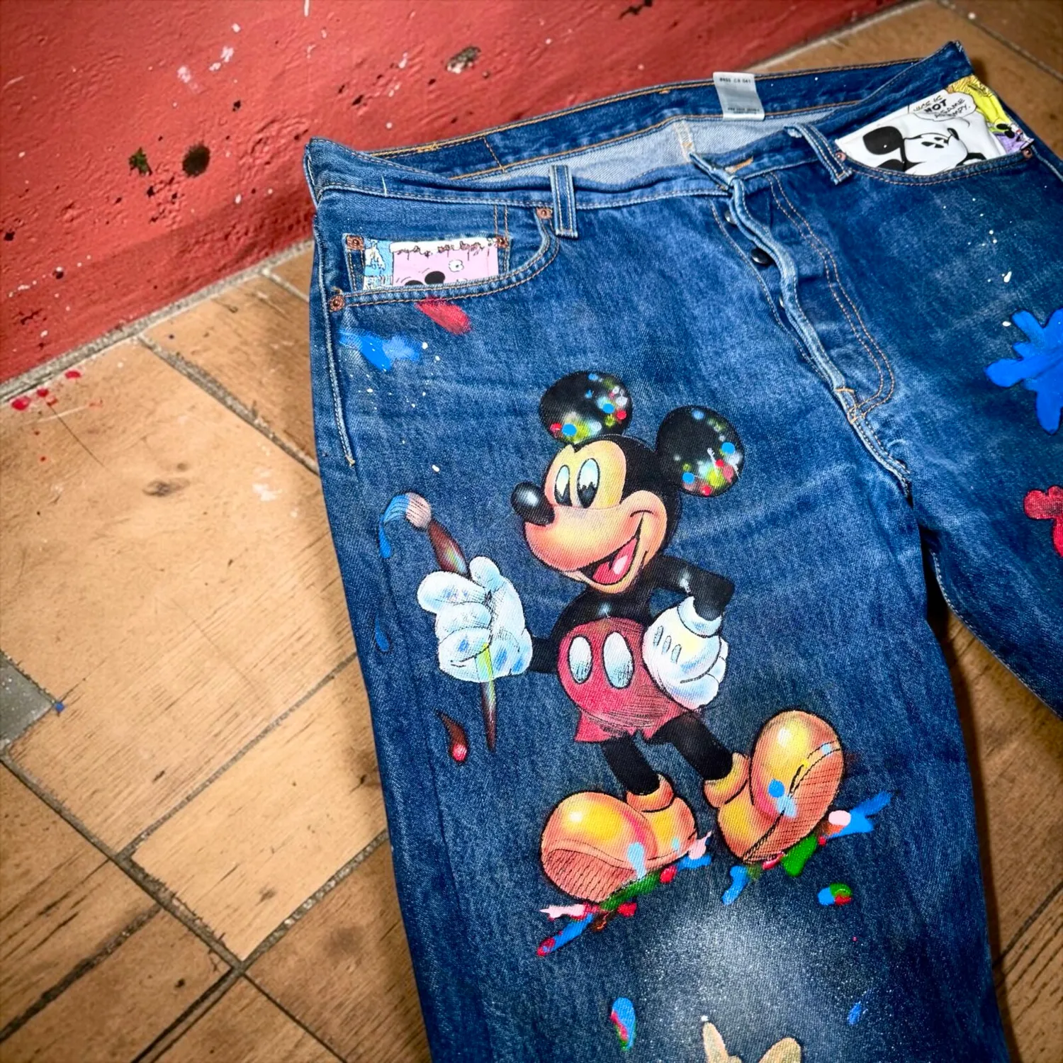 Never Say Never Levi's Vintage Topolino jeans dipinto fumetti