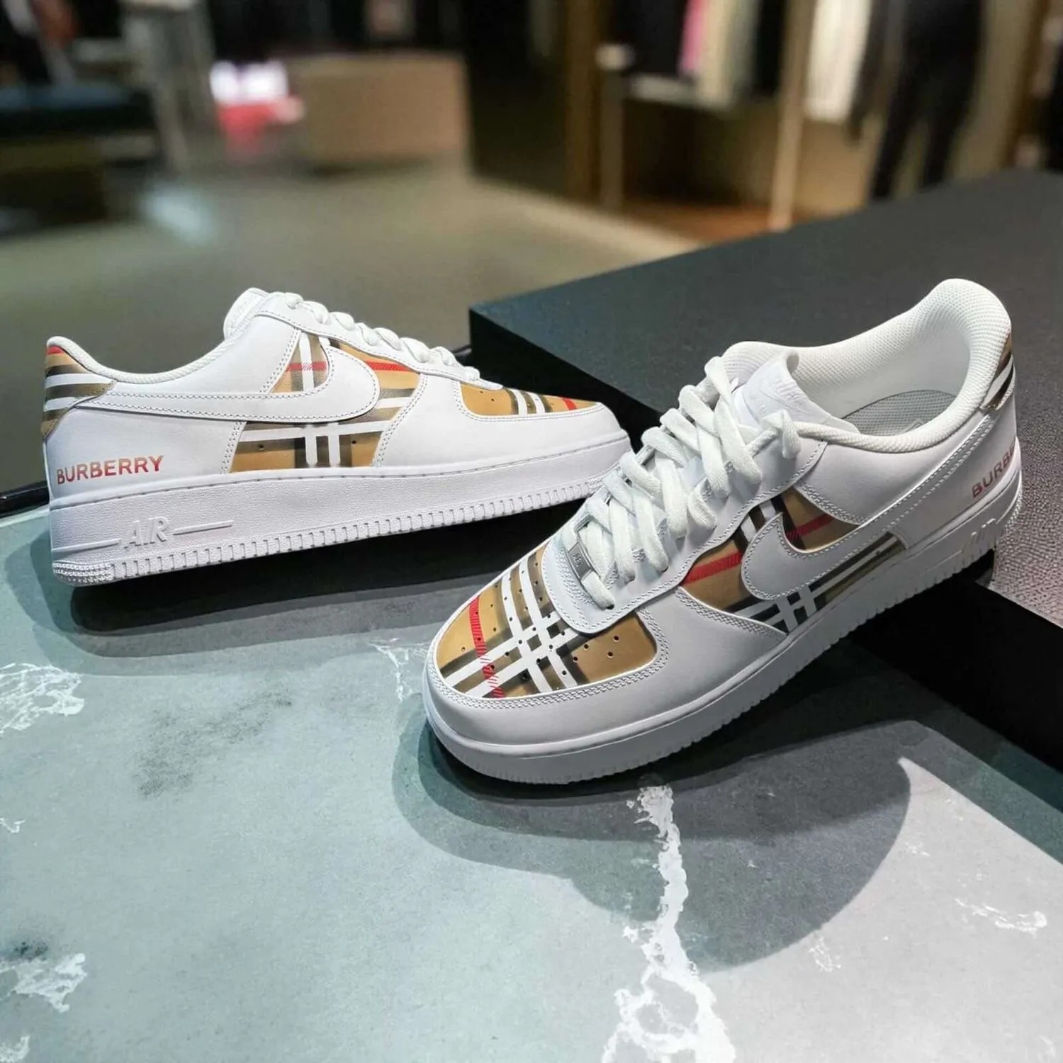 Never Say Never Air Force 1 Burberry Swoosh Bianco Sneakers Custom