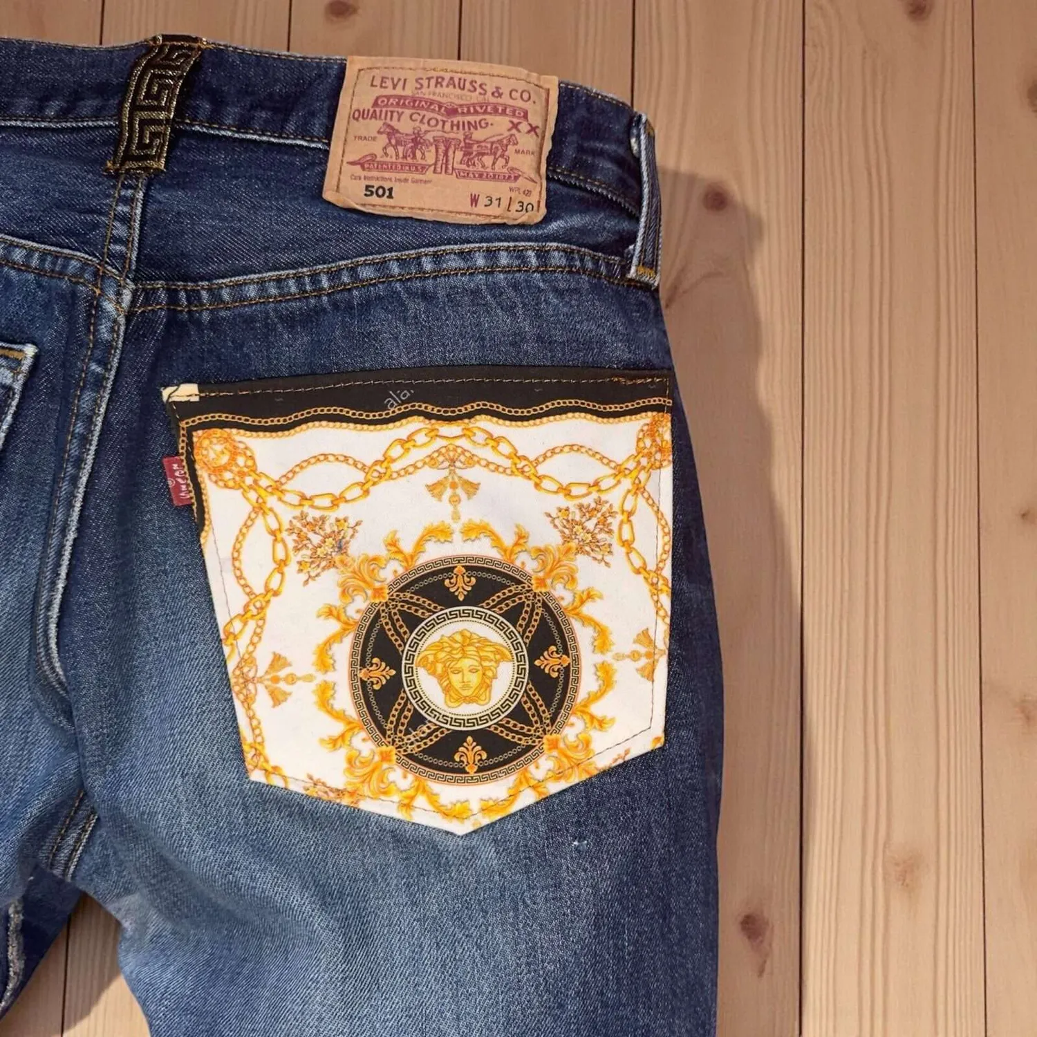 Levi's Vintage Versace jeans custom tessuto fantasia